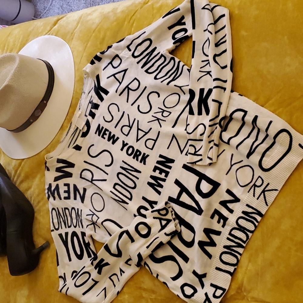 Forever 21 graphic sweater sz Small